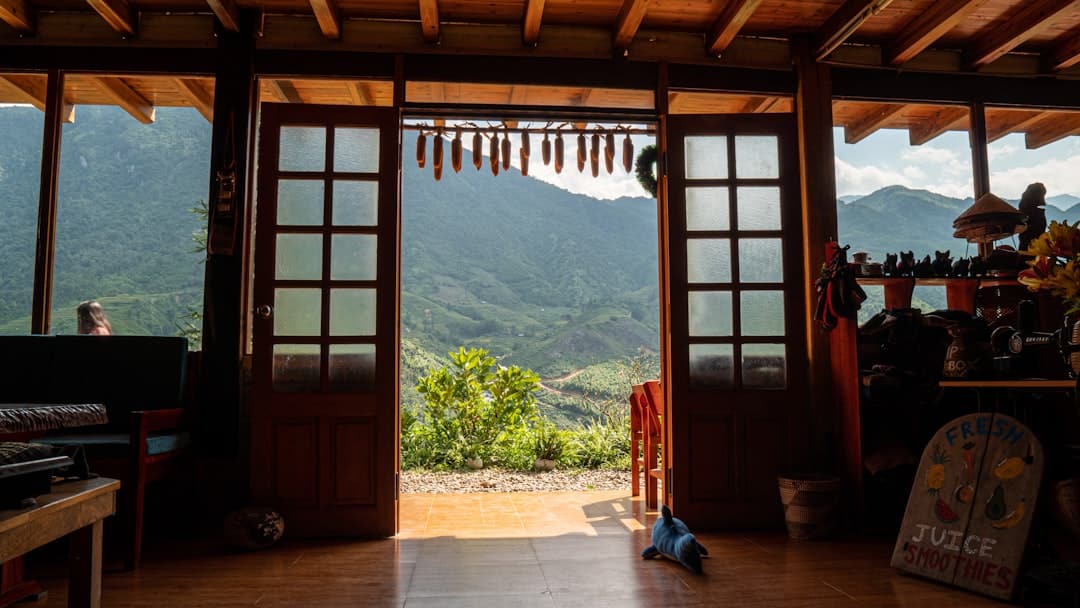 découvrez notre chaleureuse guesthouse, un havre de paix au cœur de la nature, offrant des chambres confortables, un accueil convivial et des services personnalisés pour rendre votre séjour inoubliable.