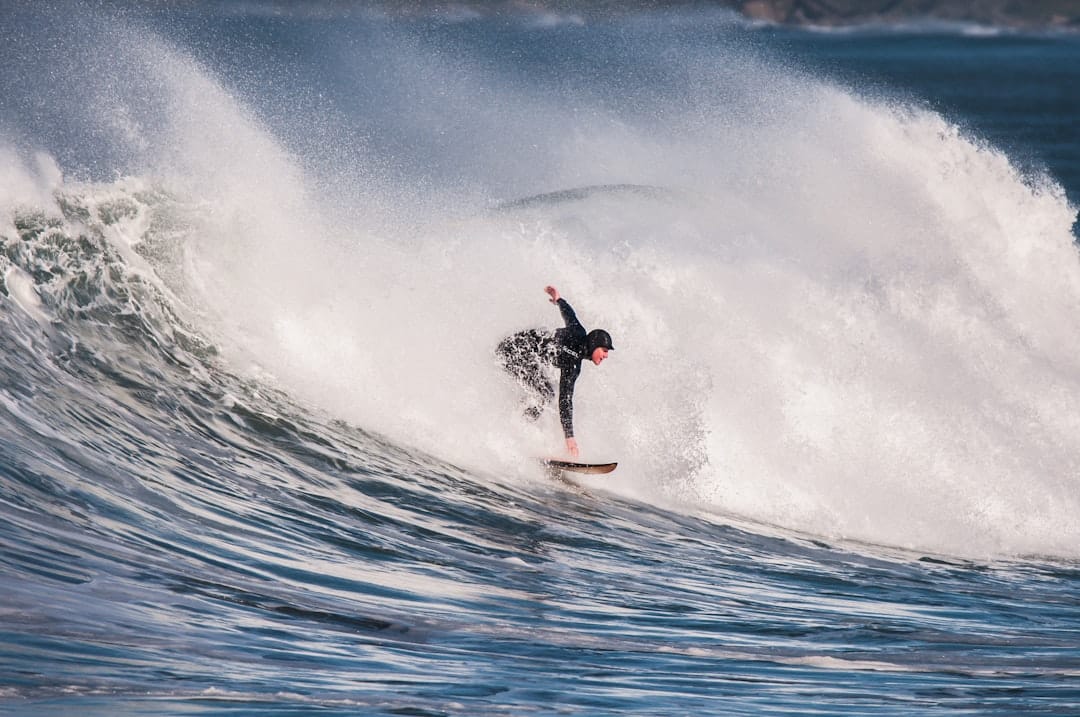 découvrez l'univers passionnant des sports nautiques ! que vous soyez amateur de surf, de plongée ou de kayak, explorez des activités aquatiques palpitantes qui vous rapprochent de la nature et vous offrent des sensations fortes. préparez-vous à vivre des aventures inoubliables sur l'eau !